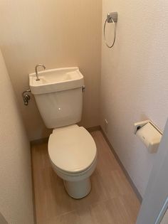 メゾンフジヨシの落ち着いた色調のトイレです