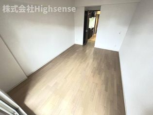 グラマシー京橋のきれいな洋室です