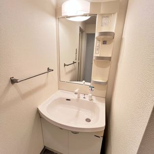 定禅寺ガーデンスクエアの独立洗面台