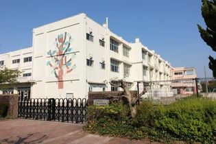 草津市立草津小学校(小学校)まで893m