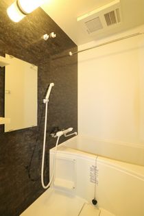 ルブラン箱崎の清潔感のある浴室です!