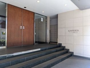 ガーデン板橋氷川町の清潔なロビーです