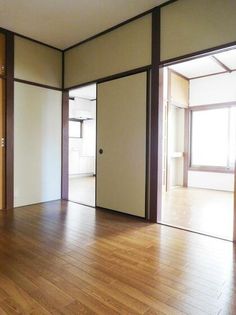 コーポドルジュの洋室6帖から洋室4.5帖とDK