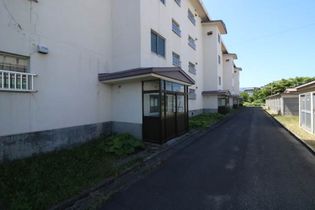 ビレッジハウス銭函1号棟の建物入り口