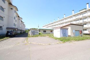 ビレッジハウス銭函1号棟の駐車場