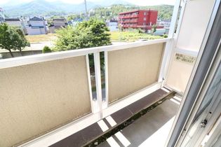 ビレッジハウス銭函1号棟のバルコニー、日当たり良好