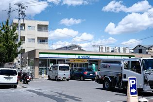 ファミリーマート駈上店(コンビニ)まで93m