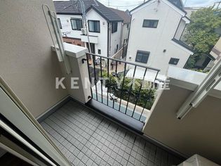 カレントカジマヤの開放的で明るい空間を演出してくれるバルコニーです