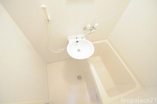 レオパレスビハイントロンチーノの洗面台