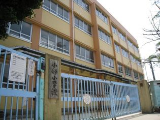 神戸市立小部小学校(小学校)まで1077m