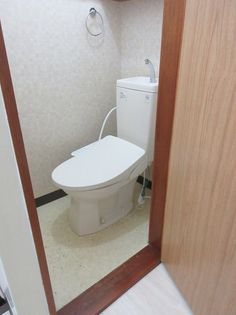 仙石マンションのウォシュレット付の独立トイレ