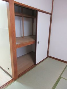 仙石マンションの収納力のある一間幅の収納