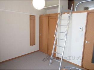 レオパレス琵琶湖の洋室