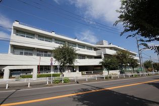 釜利谷南小学校(小学校)まで300m