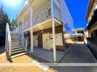 レオパレス名草山のエントランス