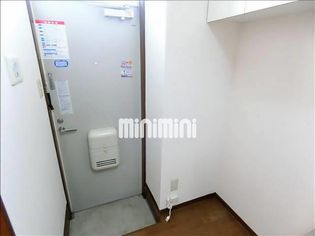 シャンブル八乙女の下駄箱付きの玄関です。