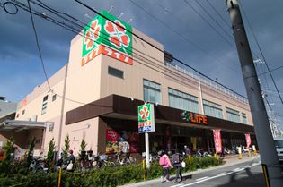 ライフ下山手店(スーパー)まで450m