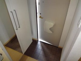 プラザサンライズA棟の玄関