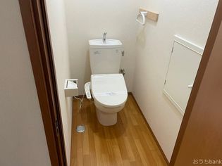 ながみねヒルズの清潔感のある洋式トイレは温水洗浄便座がついてます。