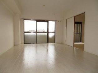 ファミーユ百合のリビング