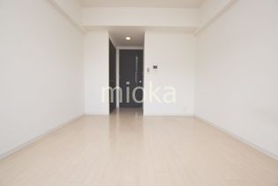 クレアートクラウン天王寺のおしゃれな居間です