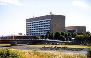 八王子市役所(役所)まで2171m