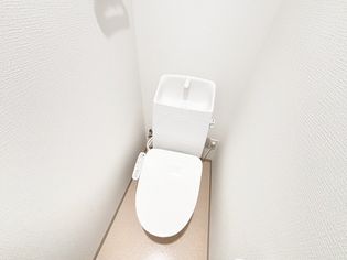 コンフォール津のシャワー付きトイレ