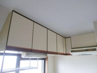 柴又STマンションのキッチン上部の収納。