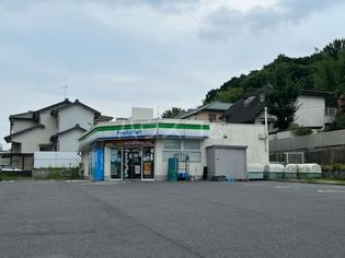 ファミリーマート名東極楽店(コンビニ)まで288m