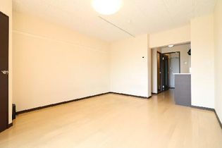 レオネクストイン園部の他一部、号室では家具家電付きのお部屋もご用意しております。