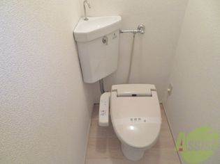 アーバンハイツセレーノのウォシュレット機能がついたトイレです。安心して使用できますね