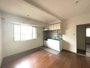 アールズコートの広々とお使いいただけるLDKのお部屋です!