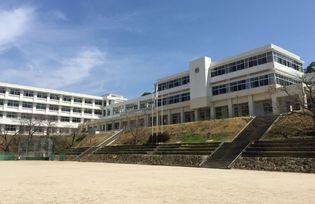 佐世保市立祗園中学校(中学校)まで893m