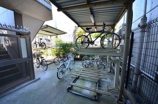 ラグジュアリーアパートメント中野坂上の駐輪場です