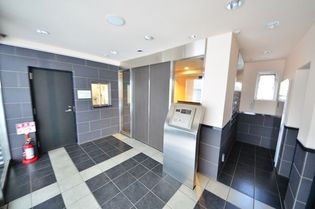 ラグジュアリーアパートメント中野坂上の落ち着いたロビーです