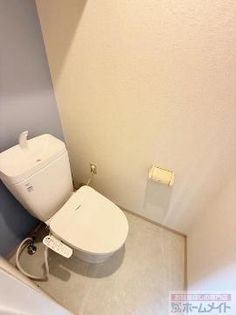 クリスタルハイツ玉出のシャワー付トイレ