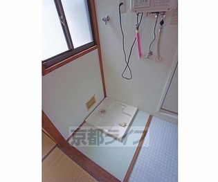 岡崎神宮荘の室内に洗濯機置けます。