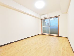 アーデン新大阪のシーリングライト付・エアコン付き