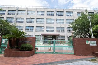 大阪市立南港緑小学校(小学校)まで353m