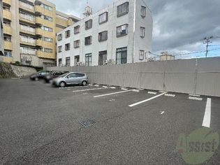 マルドミ向山の駐車場その他