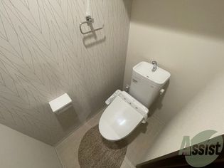 マルドミ向山のお手洗いです。白を基調とした清潔感のあるお手洗いですね。