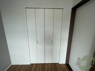 マルドミ向山のこちらが収納です。縦に大きいので、コートも掛けれそうですね。