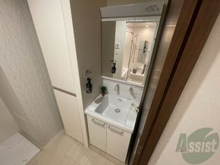 マルドミ向山の独立洗面になっています。収納も多く使いやすそうですね。