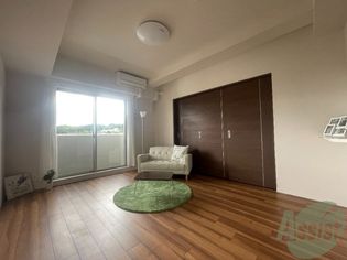 マルドミ向山の最上階のお部屋なので、日当たりが良く明るいお部屋ですね。