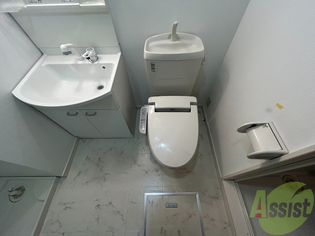 クローシェ泉中央の温水洗浄便座でウォシュレット機能も付いております。