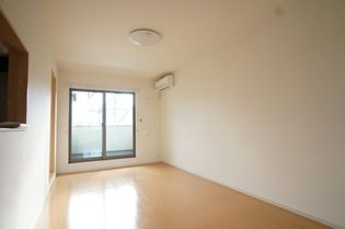 グランステラの南向きで明るいリビングです