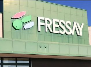 フレッセイ(スーパー)まで300m