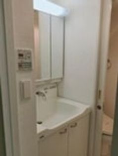 プリオーレ京都駅前の独立洗面化粧台です。