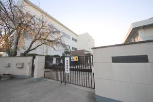 奈良市立佐保小学校(小学校)まで501m