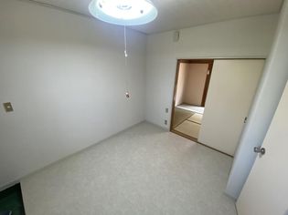 セカンドヴィラのレンジや冷蔵庫を充分置ける広さ